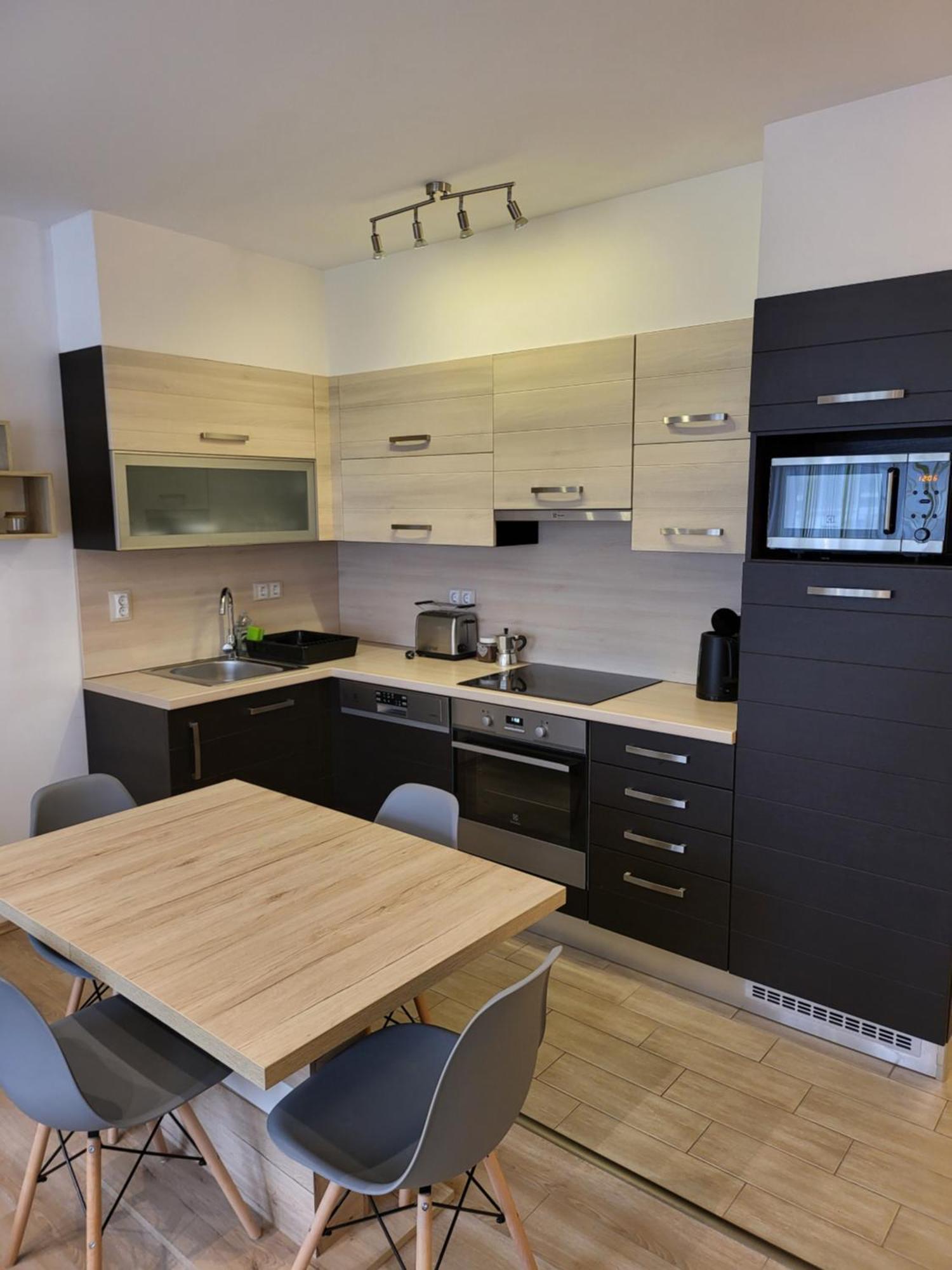 Triangol Apartman: Fuerdo, Belvaros, Egyetem Győr Exterior foto