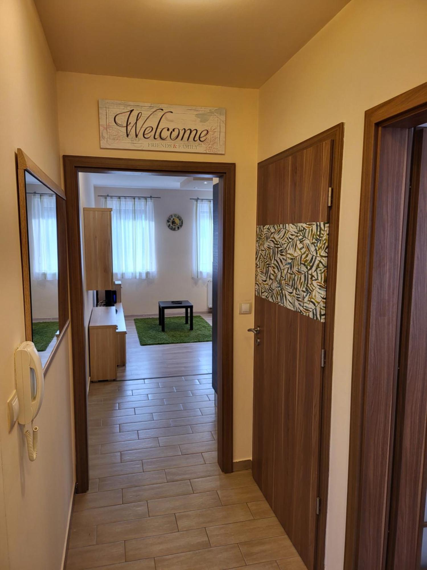 Triangol Apartman: Fuerdo, Belvaros, Egyetem Győr Exterior foto